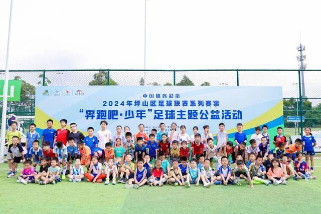 网友怒喷湖人不给浓眉老詹找中锋 库兹马：那俩人拿6亿怎么找？